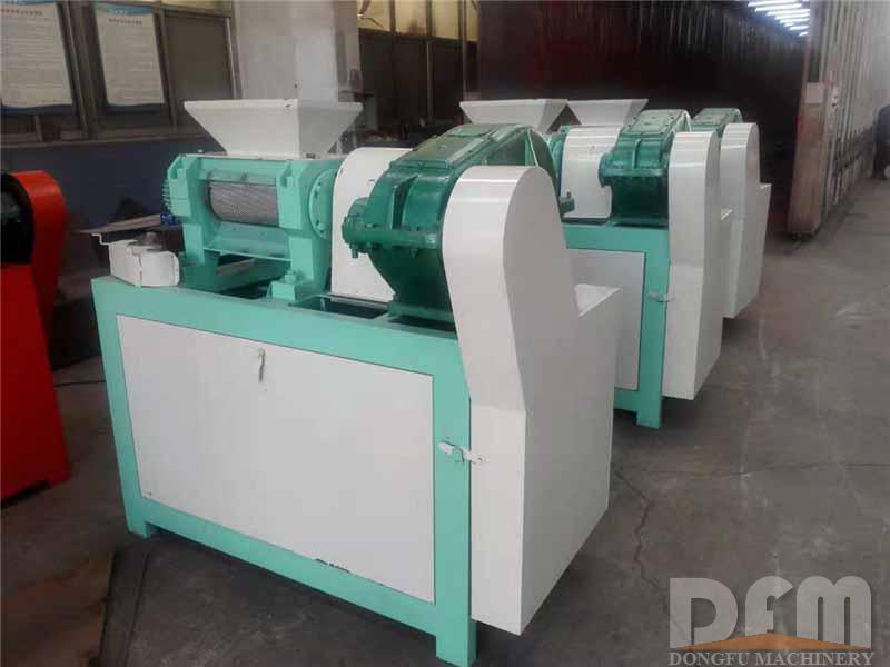 Double roller extrusion granulator
